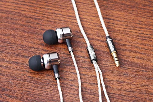 sephia SP3060 Earbuds, Wired in-Ear Headphones with Tangle-Free Cord, Noise Isolating, Bass Driven Sound, Metal Earphones, Carry Case, Ear Bud Tips